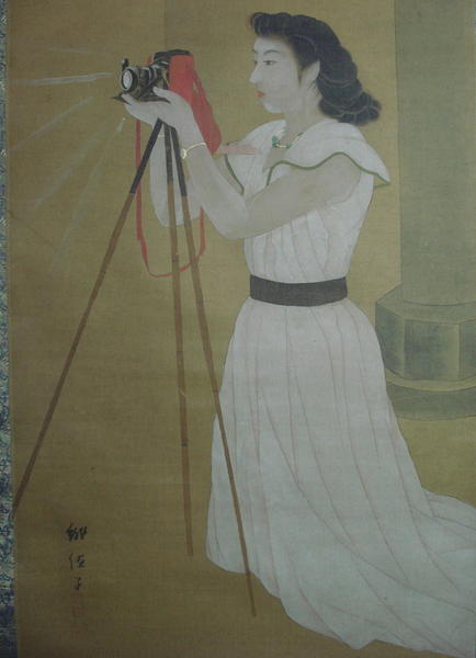 Bijin with Camera