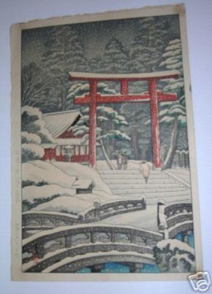 Snow at a Shrine (Suizenji in Kumamoto)